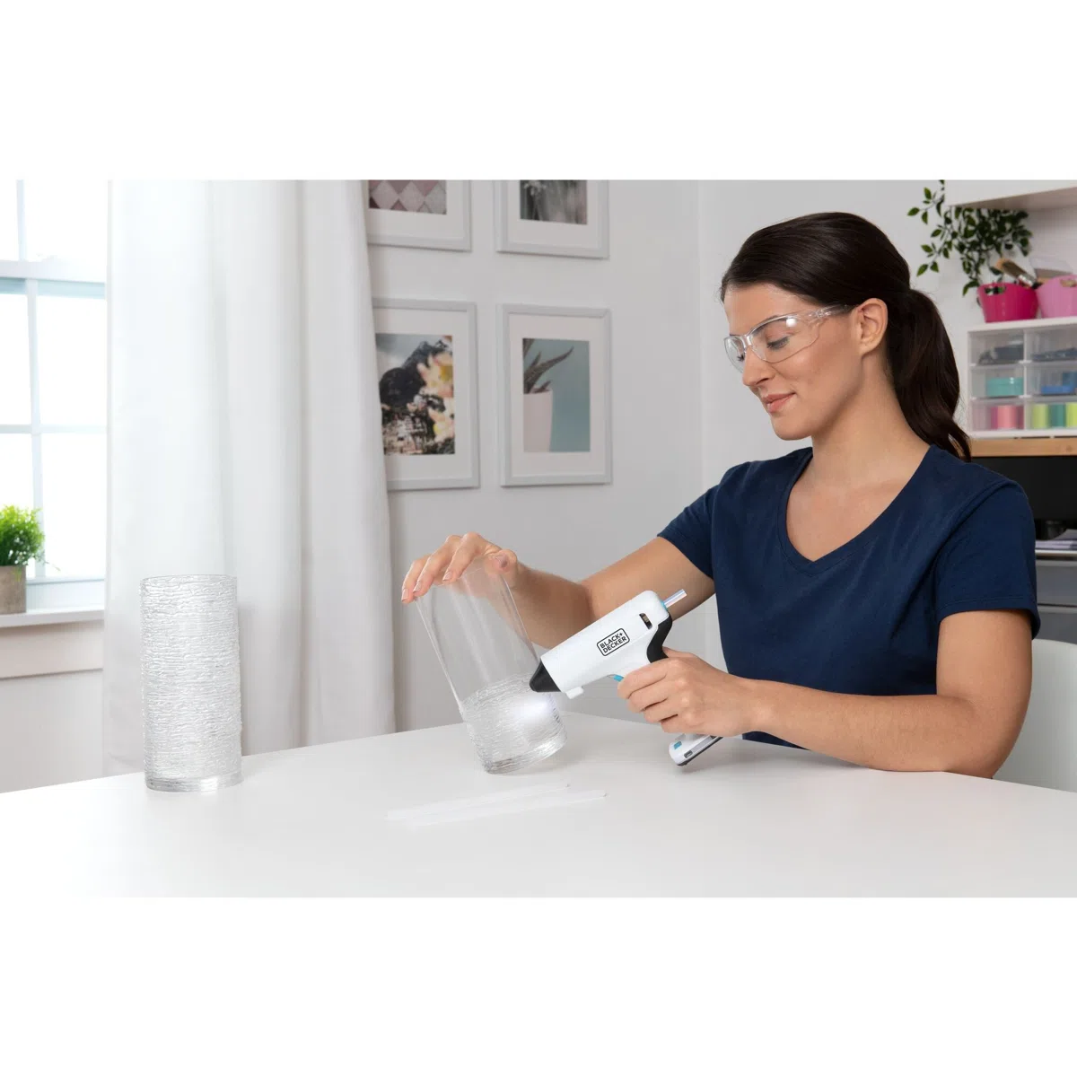 BLACK+DECKER 4V MAX Cordless Glue Gun, USB Rechargeable view 2