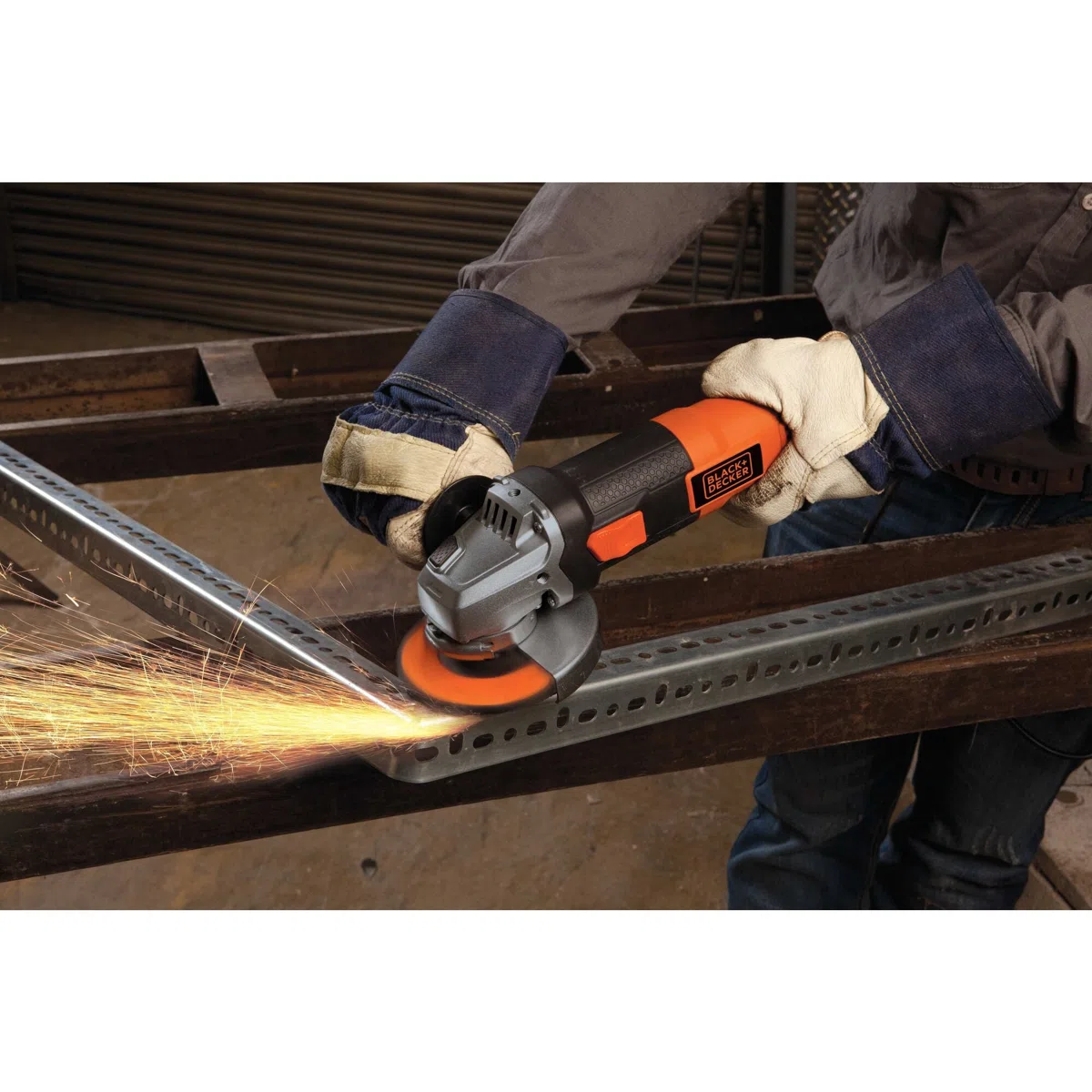 BLACK+DECKER BDEG400 4-1/2-Inch Corded Angle Grinder view 2