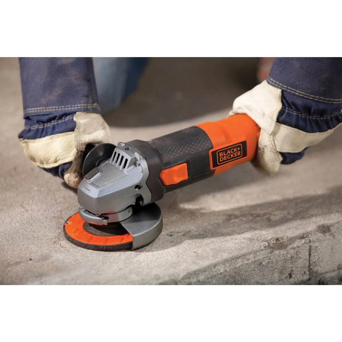 BLACK+DECKER BDEG400 4-1/2-Inch Corded Angle Grinder view 3