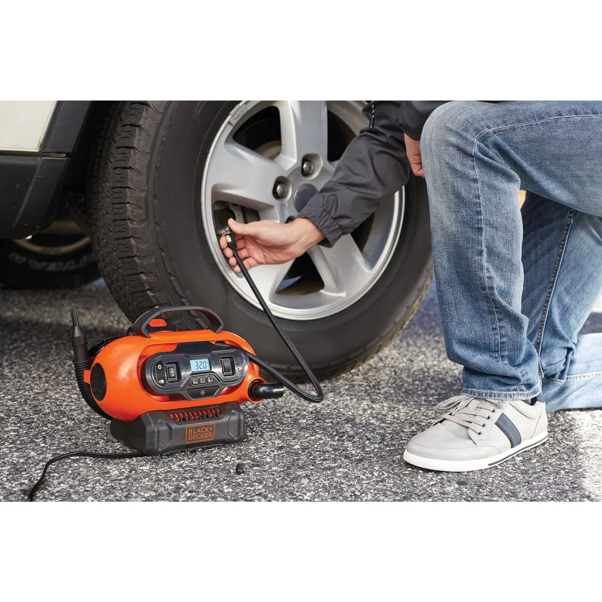 BLACK+DECKER 20V MAX Cordless Tire Inflator, Cordless & Corded Power, Tool Only view 2