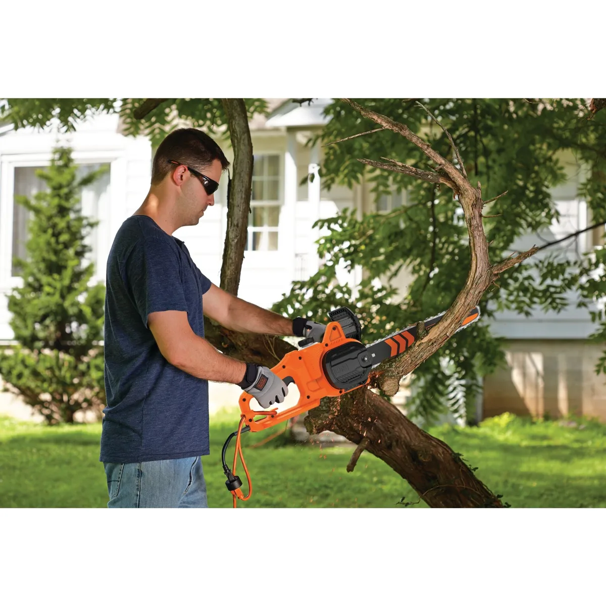 BLACK+DECKER Electric Chainsaw, 8-Amp, 14-Inch view 2