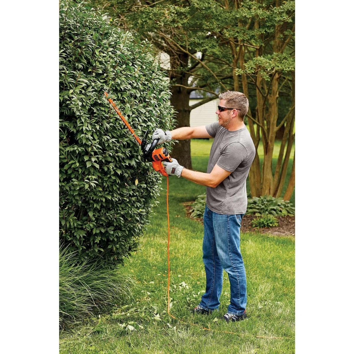 BLACK+DECKER Electric Hedge Trimmer, 22-Inch view 2